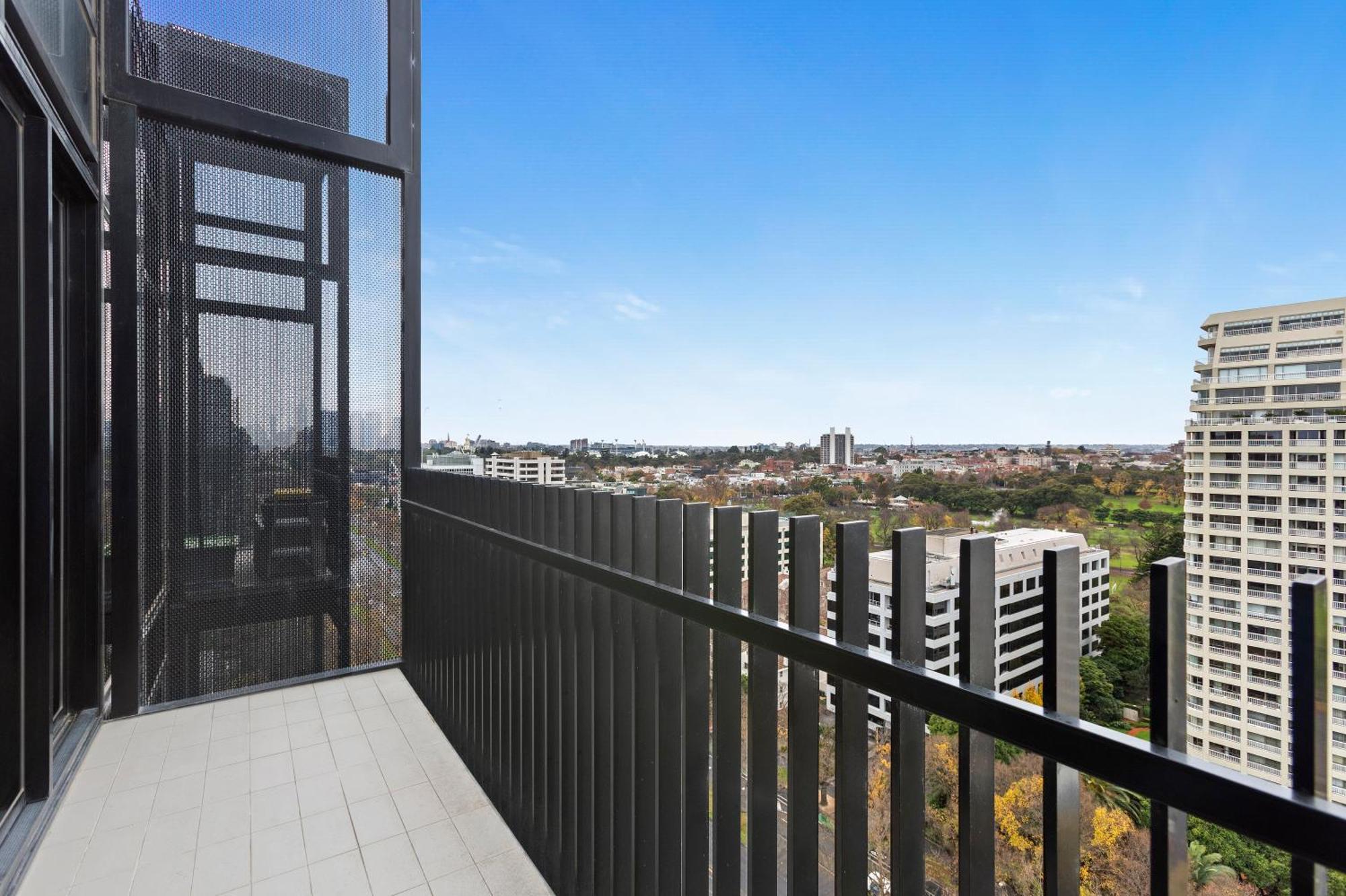 Complete Host Leopold Apartments Мельбурн Номер фото