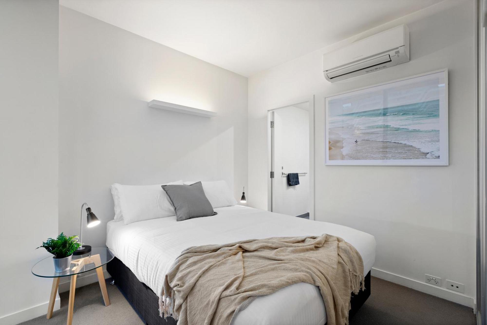 Complete Host Leopold Apartments Мельбурн Номер фото