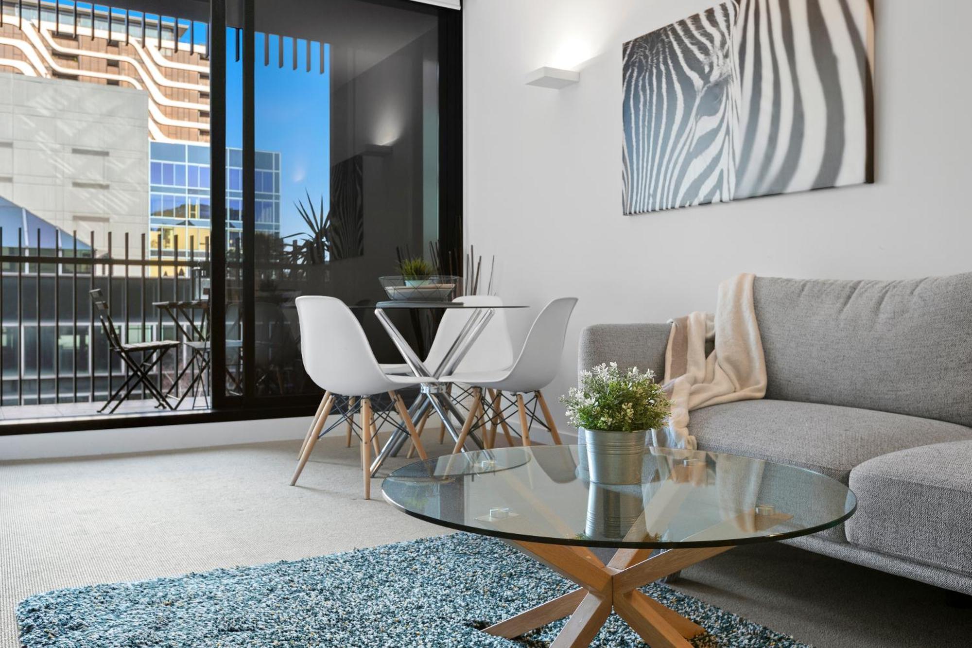 Complete Host Leopold Apartments Мельбурн Номер фото