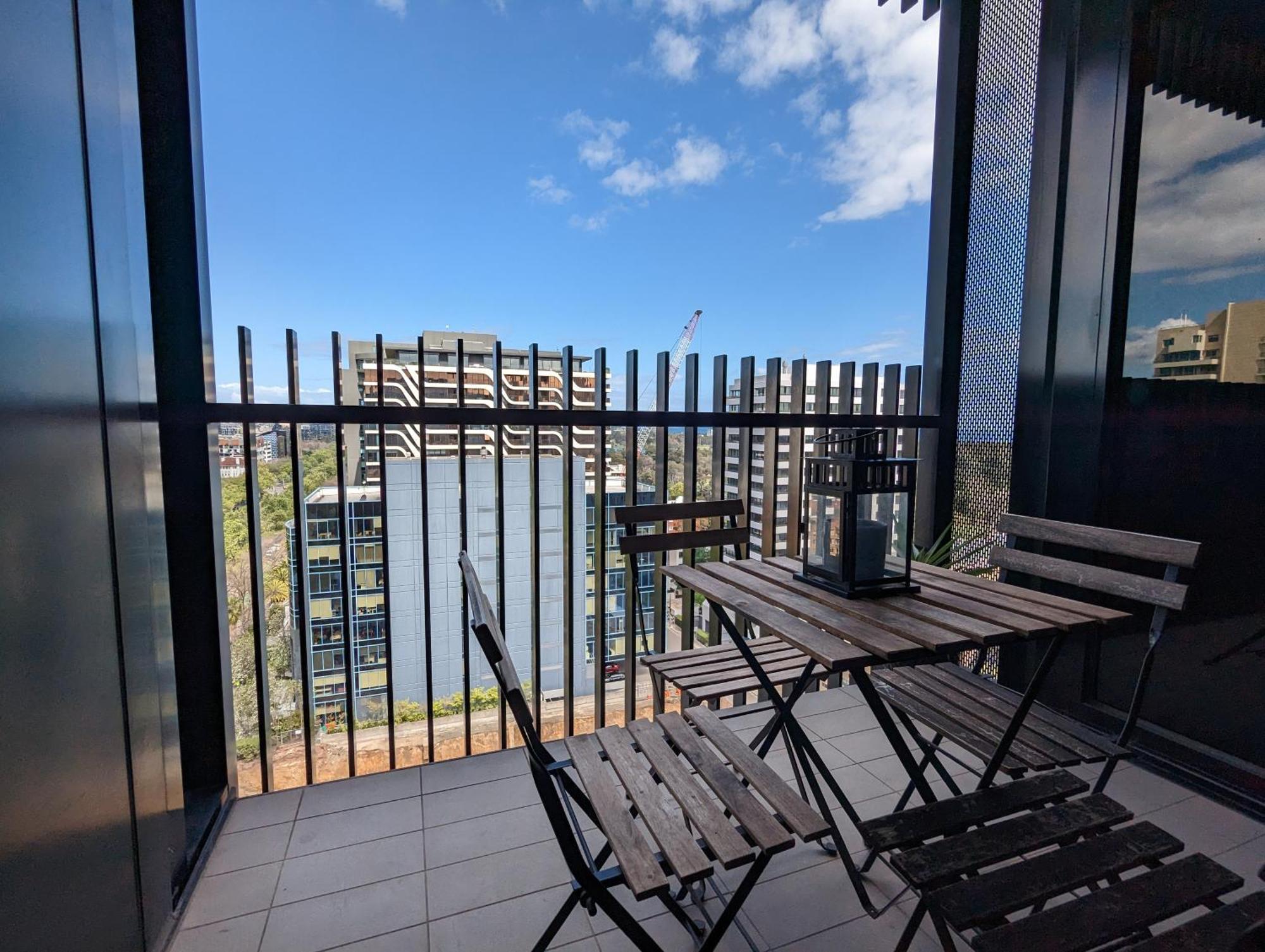 Complete Host Leopold Apartments Мельбурн Номер фото